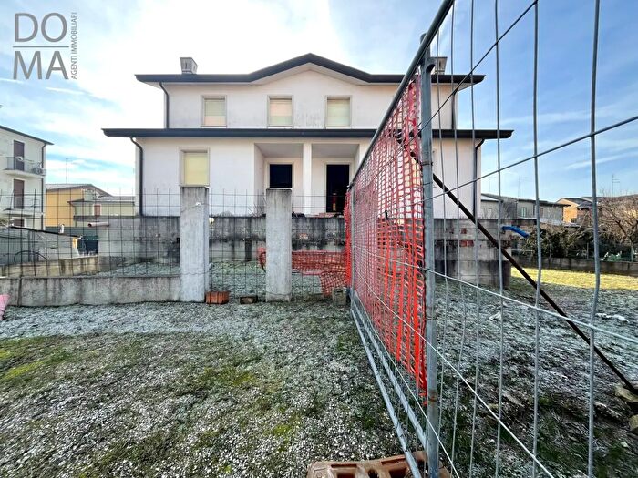 Casa con 5 locali in vendita in Porto Viro