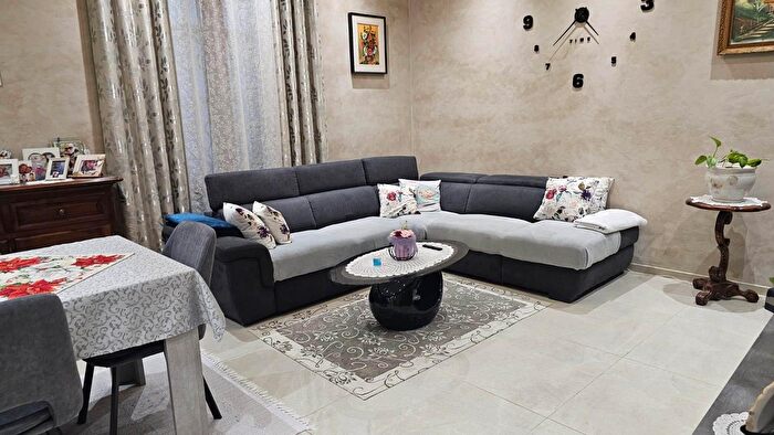 Appartamento trilocale in vendita in Via Scoto, Piacenza