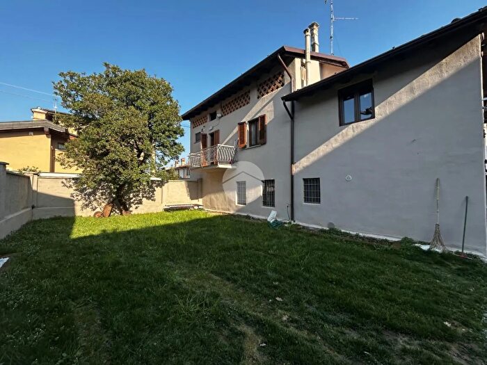 Casa quadrilocale in vendita in Via Lorenzo Gigli, Rovato