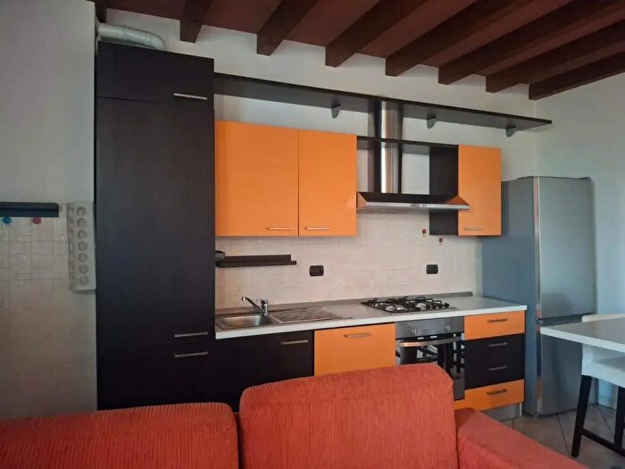 Appartamento bilocale in affitto in Via Azzali, Parma