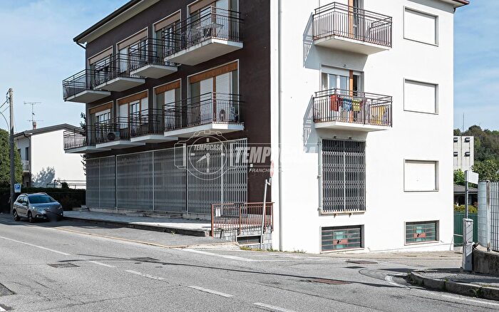 Appartamento quadrilocale in vendita in Via Monte Santo, Inverigo