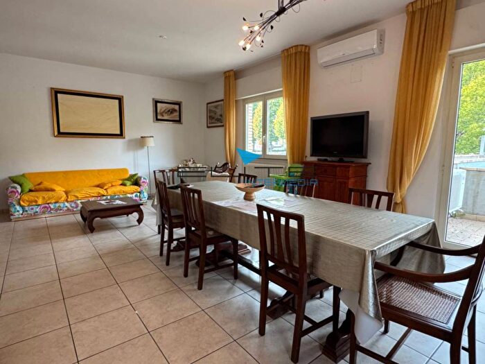 Appartamento con 5 locali in affitto in Strada Statale, Centro, Loreto Aprutino