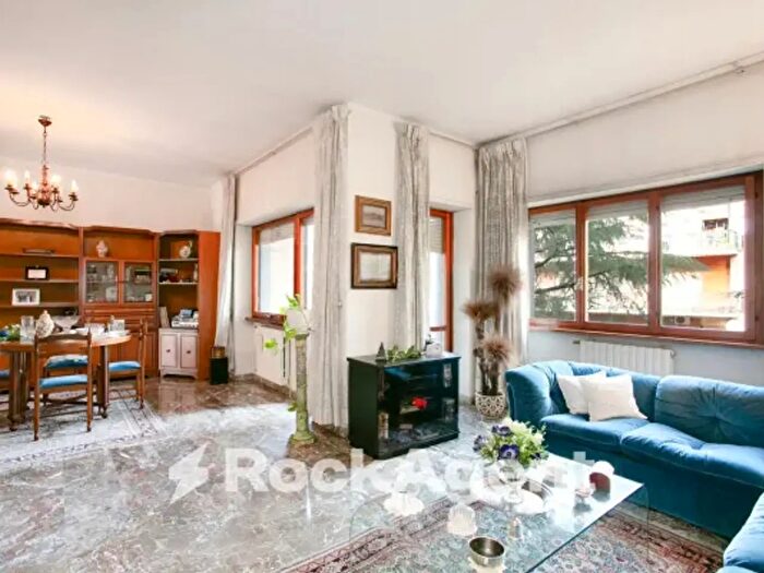 Appartamento con 6 locali in vendita in Via Suvereto, Roma