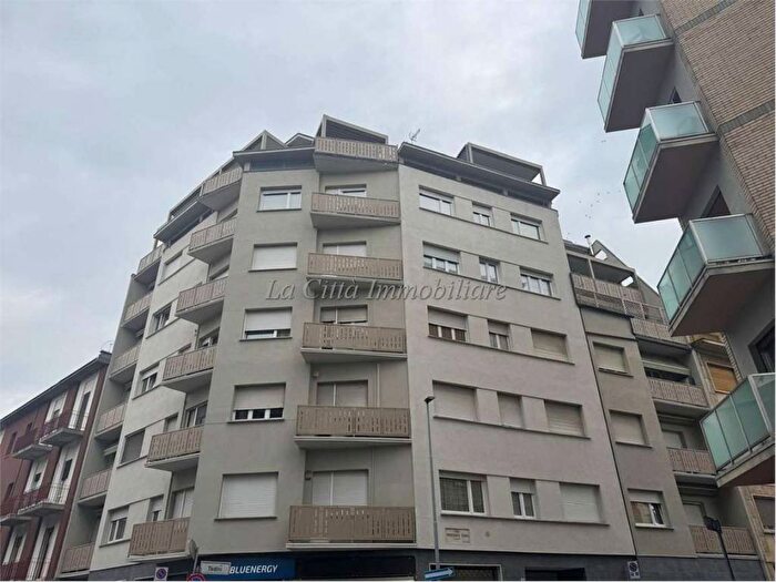 Appartamento quadrilocale in affitto in Sacro Cuore, Novara