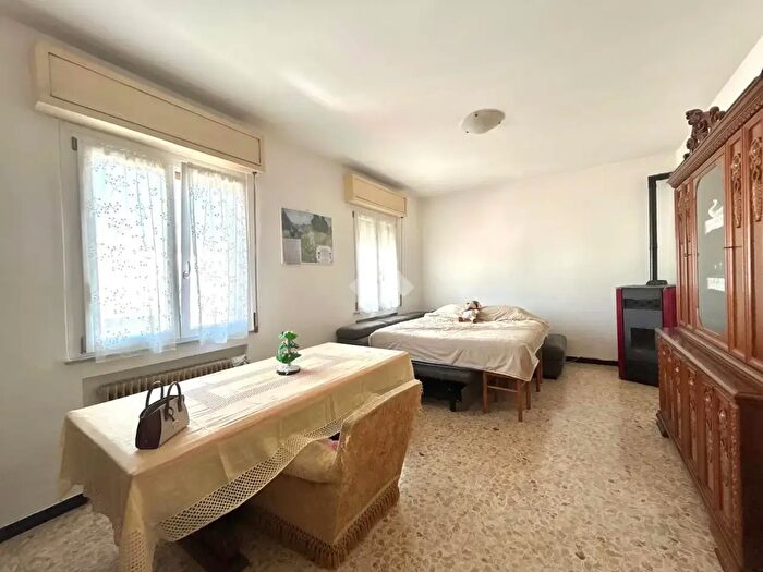 Appartamento con 5 locali in vendita in Via Via S Giovanni Bosco, Cortemaggiore