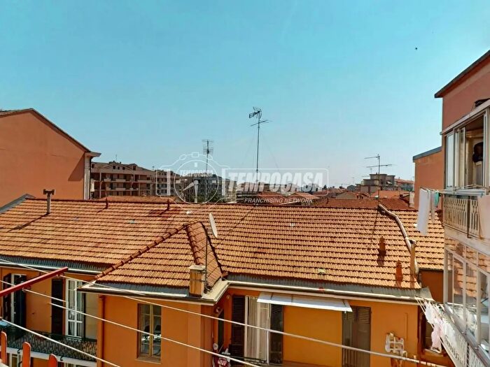 Appartamento quadrilocale in vendita in Via Fratelli Viziano, Albenga