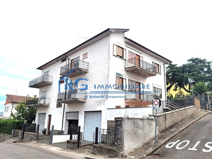 Appartamento quadrilocale in vendita in Via Dante Alighieri, Bagnoregio