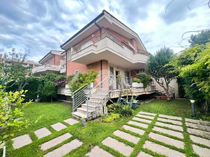 Casa con 5 locali in vendita in Largo Erio Nicolò, Roma