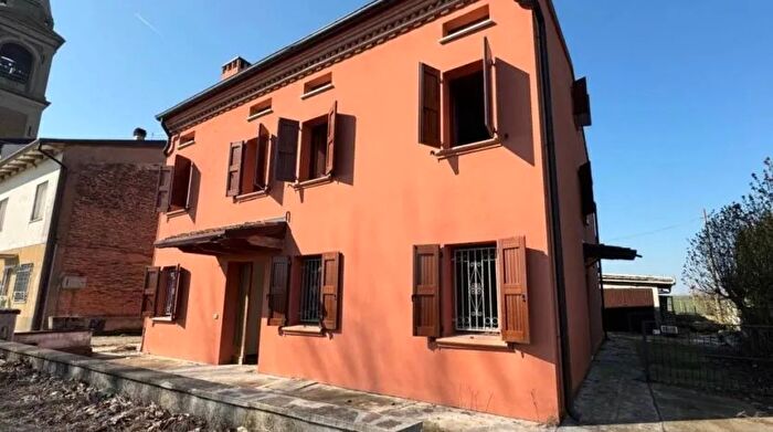 Casa con 9 locali in vendita in Via Campodoso Finale Emilia Modena, Finale Emilia