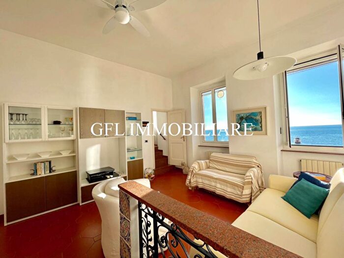 Appartamento trilocale in affitto in Via Giuseppe Garibaldi, Centro, Camogli