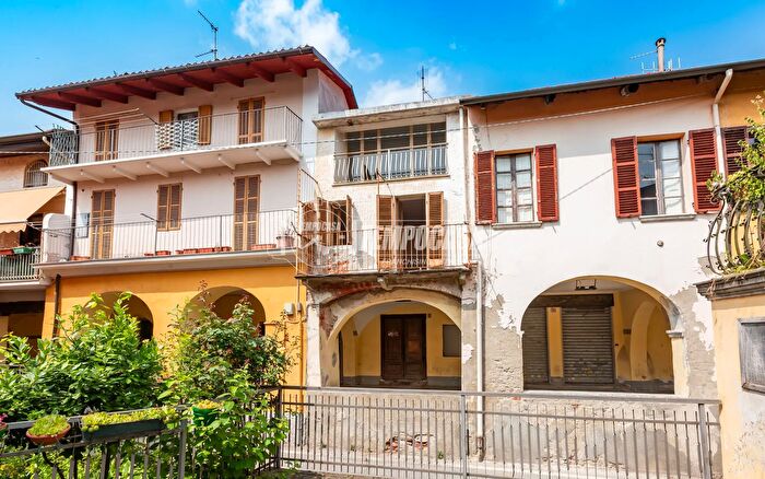 Appartamento con 6 locali in vendita in Via Dovis, Gassino Torinese