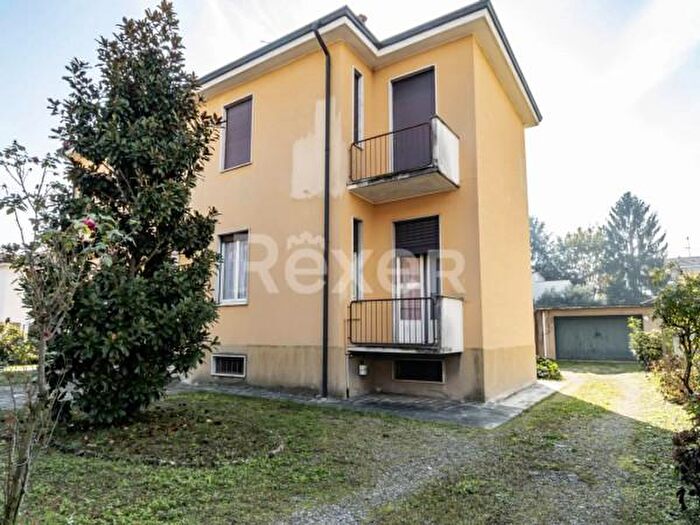 Casa con 6 locali in vendita in Via Valcamonica, Vimercate