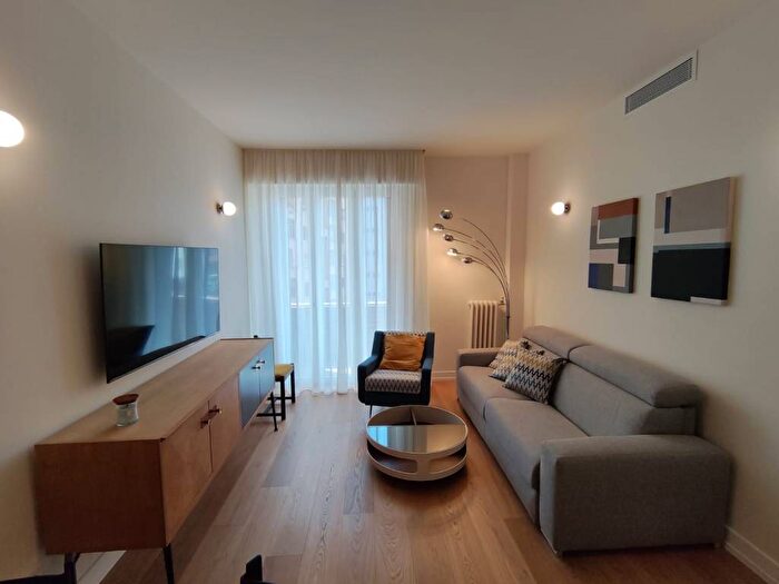 Appartamento trilocale in affitto in Via Gaetana Agnesi, Porta Romana Medaglie dOro, Milano