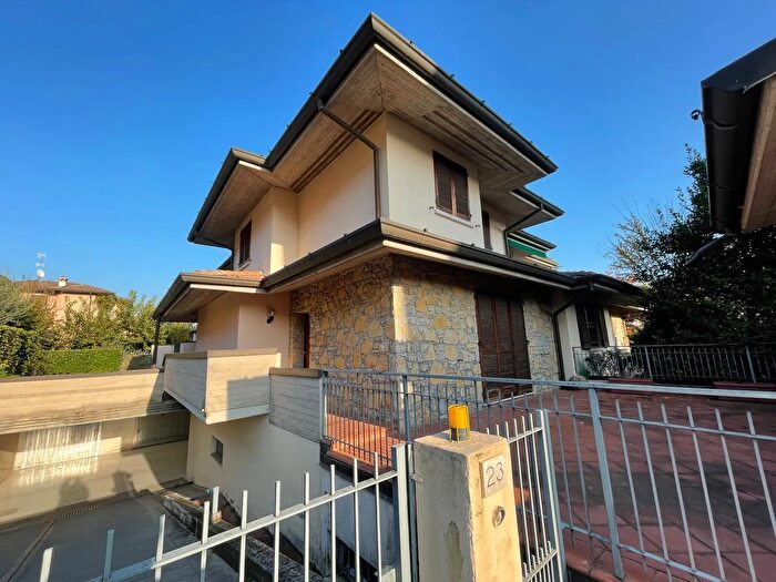 Casa quadrilocale in vendita in Via della Musia, Brescia