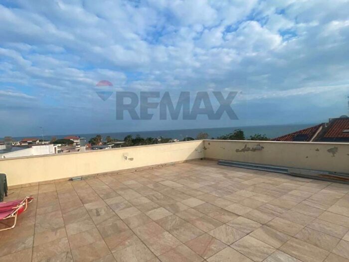 Appartamento trilocale in affitto in Via Domenico Tempio, Centro, Aci Castello