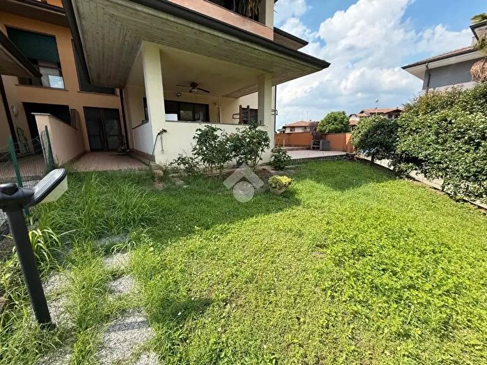 Appartamento trilocale in vendita in Via dei Pioppi, Romano Di Lombardia