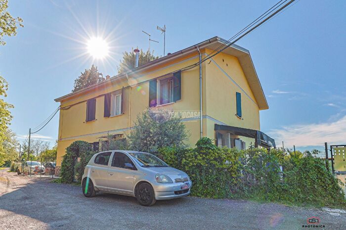 Appartamento con 10 locali in vendita in Via di Mezzo, Bologna