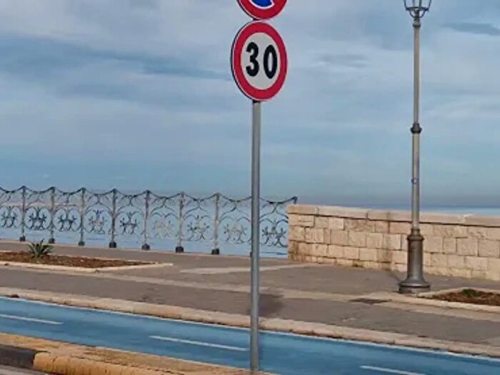 Appartamento bilocale in affitto in Lungomare Cristoforo Colombo, Trani