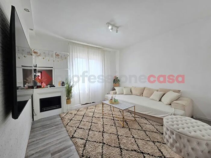 Appartamento con 6 locali in vendita in Via Reno, Carpi