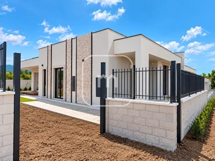 Casa con 6 locali in vendita in Via Bronte, Roma