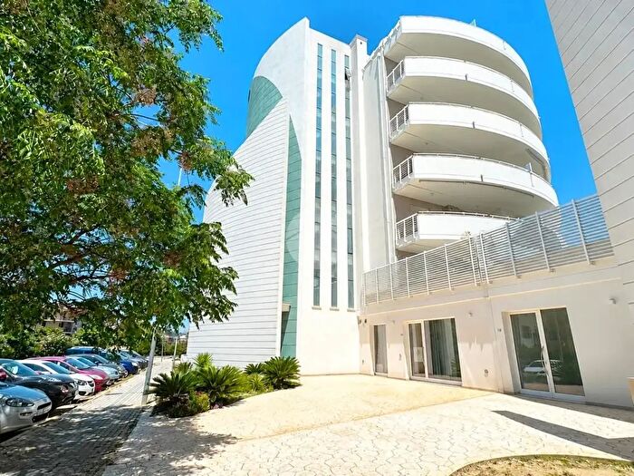 Appartamento trilocale in vendita in Via Domenico Bruni, Grottammare