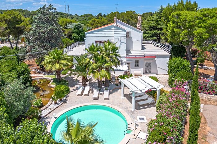 Casa con 6 locali in vendita in Viale Belvedere Fasano, Fasano