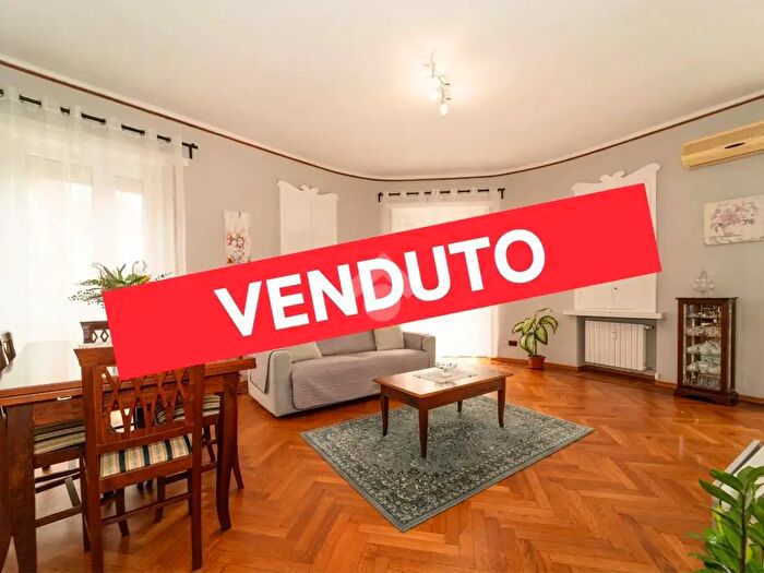 Appartamento trilocale in vendita in Via Monginevro, Torino