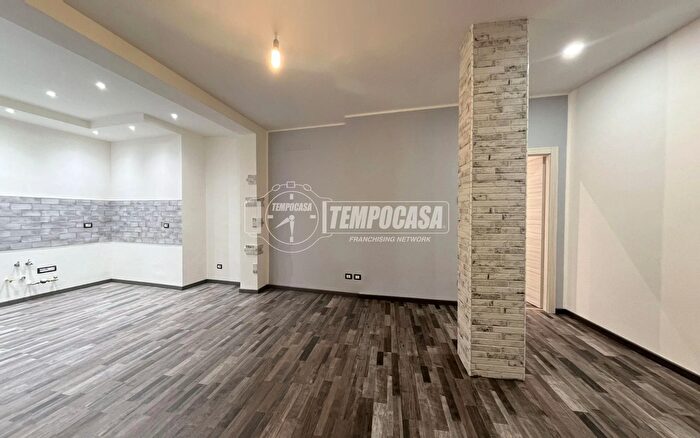 Appartamento trilocale in vendita in Via Luigi Prina, Verona