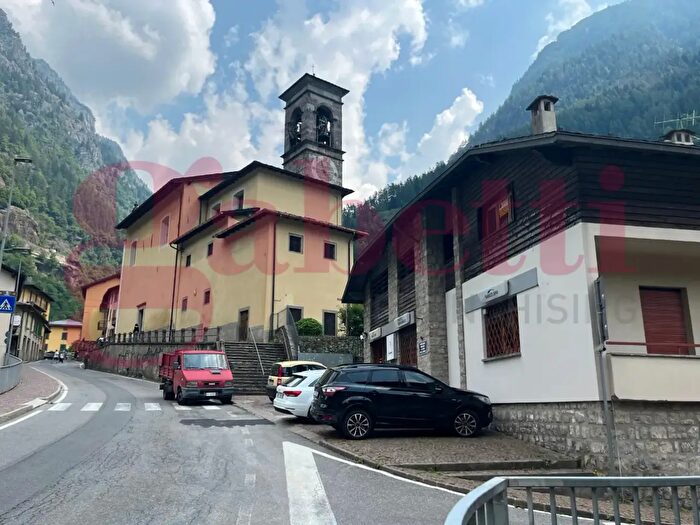 Appartamento quadrilocale in vendita in Via Umberto Primo, Branzi