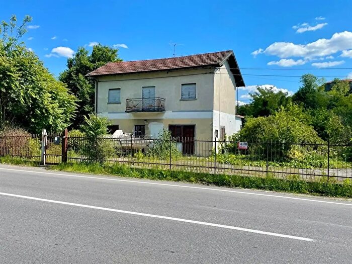Casa con 6 locali in vendita in Via Provinciale, Cittiglio