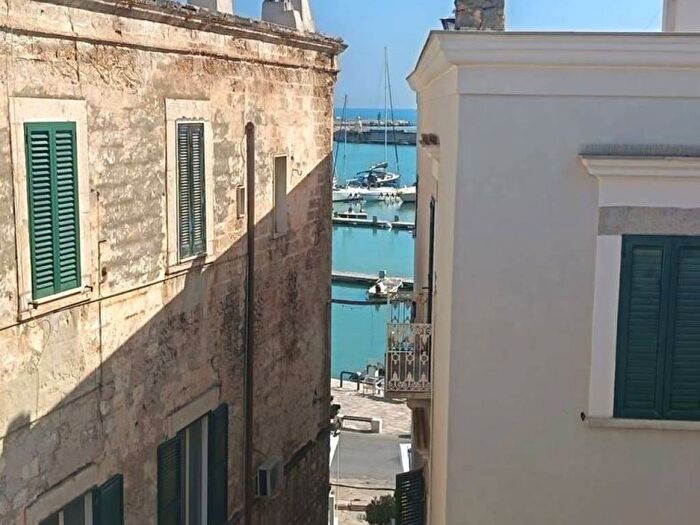Appartamento trilocale in affitto in Via Felicia Nigretti, Trani