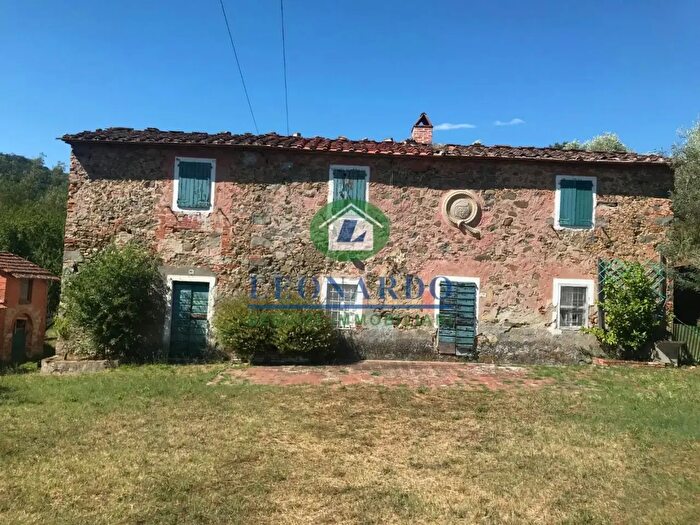Casa con 7 locali in vendita in Montecatini Terme