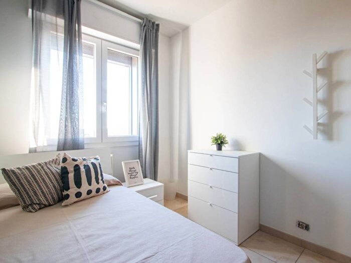 Appartamento con 5 locali in affitto in Via Michele De Angelis, Ca' Granda, Milano