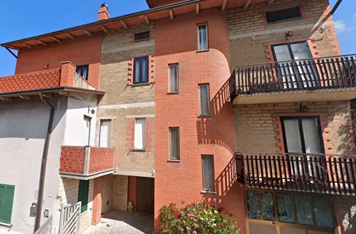 Casa con 15 locali in vendita in Via Gramsci, Piegaro