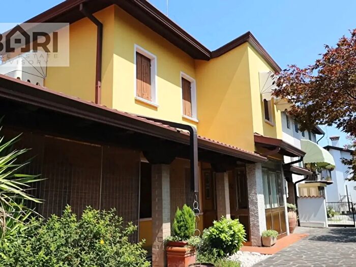 Casa trilocale in vendita in Via Valle, Pordenone
