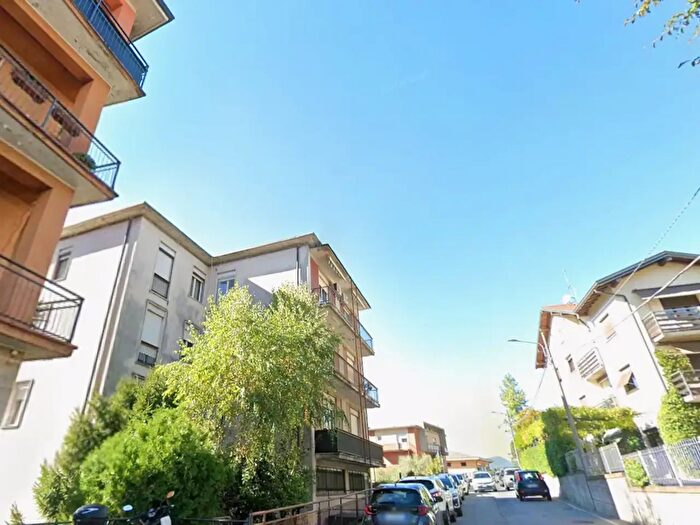 Appartamento trilocale in affitto in Via Bellinzona, Como
