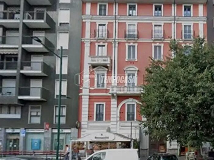 Appartamento trilocale in affitto in Via Michelangelo Buonarroti, Milano