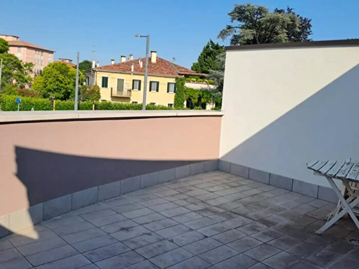 Appartamento trilocale in affitto in Via Cino da Pistoia, Padova