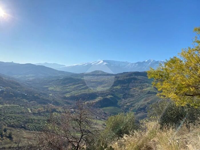 Casa con 6 locali in vendita in Altino