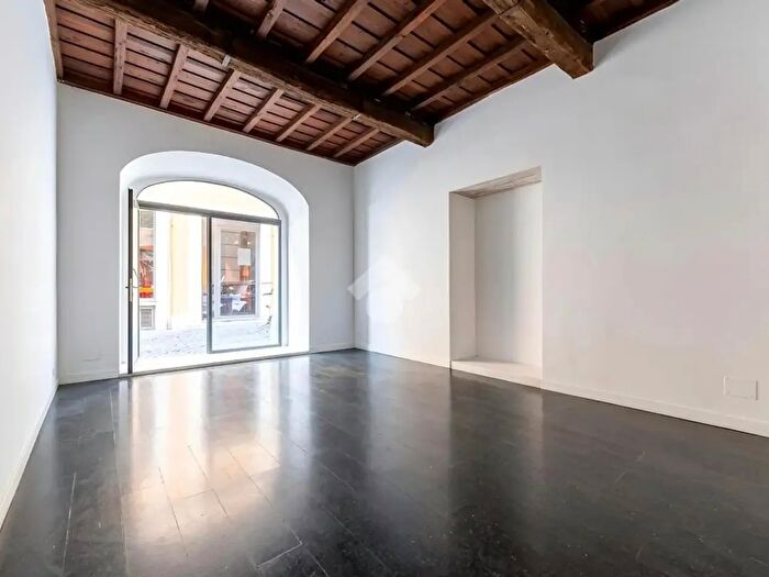 Appartamento bilocale in vendita in Piazza di Pietra, Roma