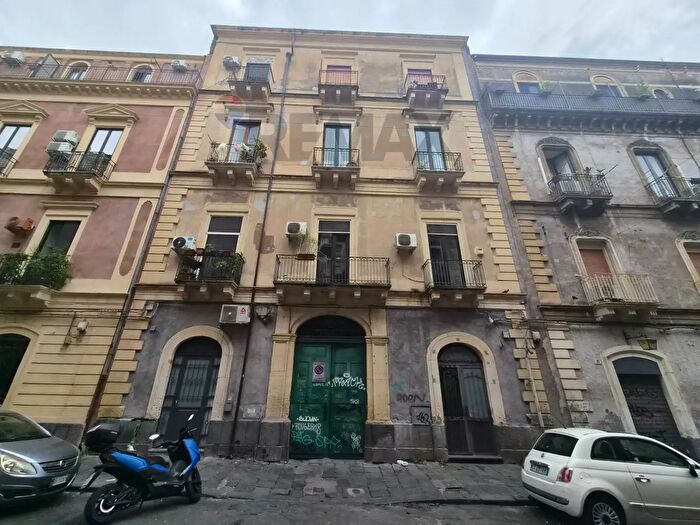 Appartamento trilocale in vendita in Via Verdi, Catania