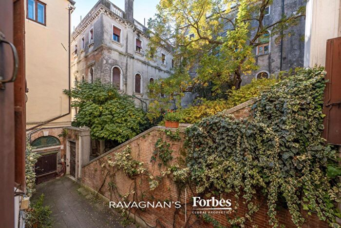 Appartamento con 11 locali in vendita in Venezia