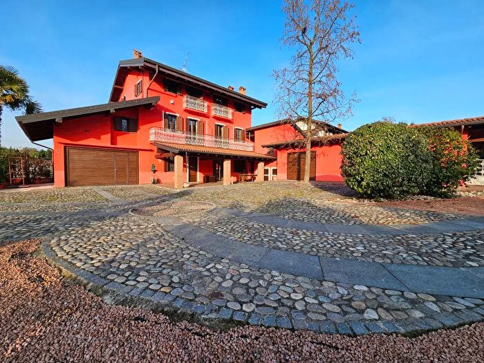 Casa con 7 locali in vendita in Via per Marano, Mezzomerico