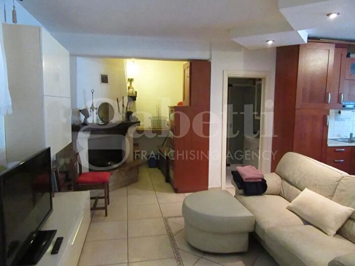 Appartamento con 7 locali in vendita in Roccastrada