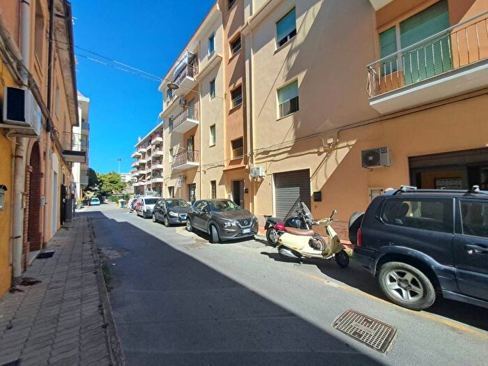 Appartamento trilocale in affitto in Via Siracusa, Catanzaro Lido, Catanzaro