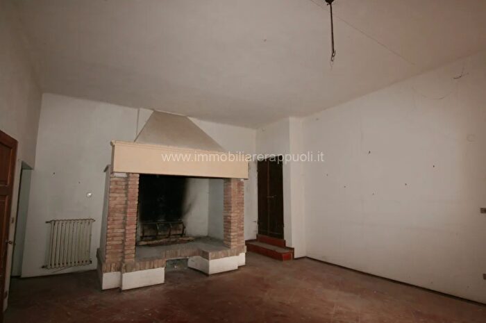 Appartamento con 8 locali in vendita in Trequanda