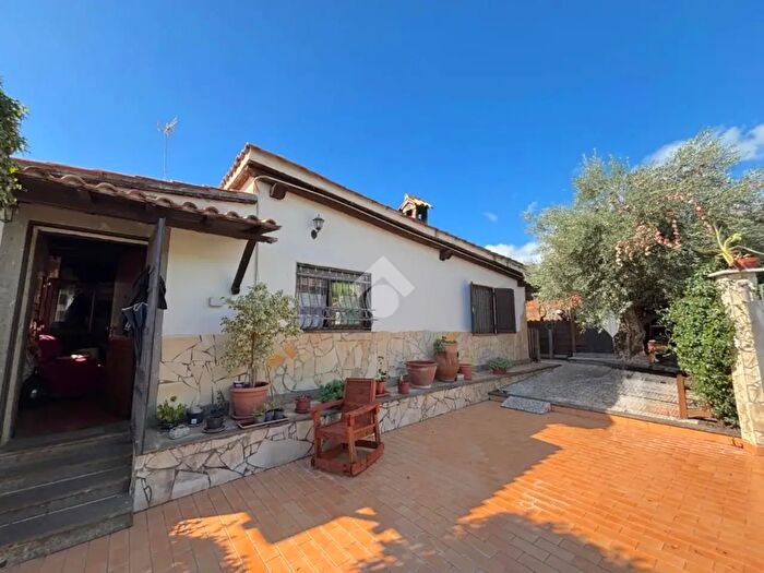 Casa con 5 locali in vendita in Via delle Selve, Lanuvio
