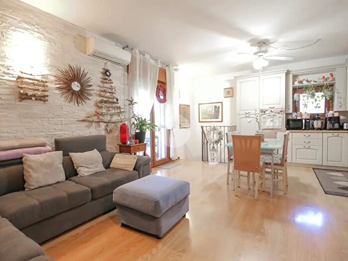 Appartamento trilocale in vendita in Via l da Ponte, Paese