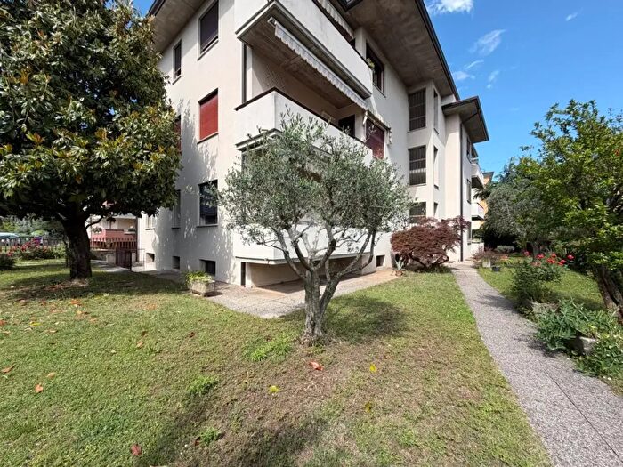 Appartamento quadrilocale in vendita in Via Muhlacker, Bassano Del Grappa