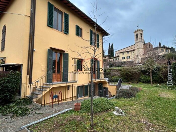 Casa con 6 locali in affitto in Via delle Campora, Porta Romana, Firenze